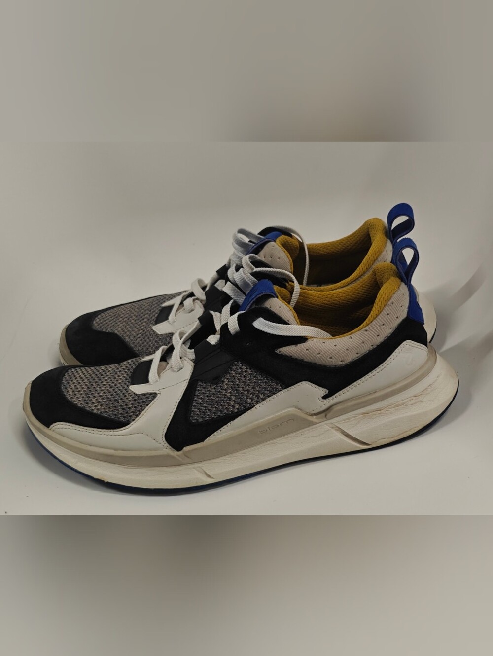 ECCO BIOM 2.2 Men’s Sneakers Black/White/Gravel Blue/Yellow Size 10.5 Athletic S